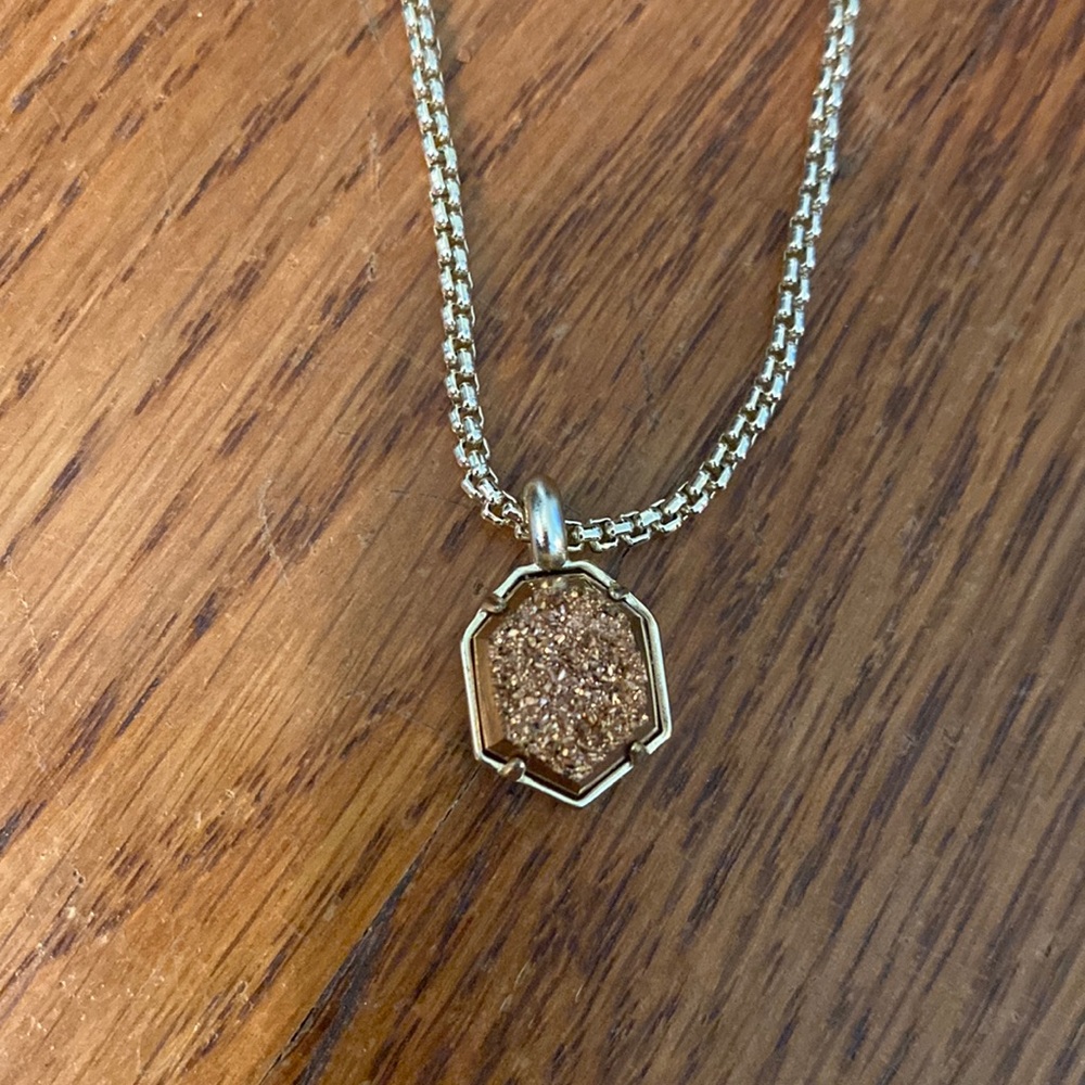 Kendra Scott necklace